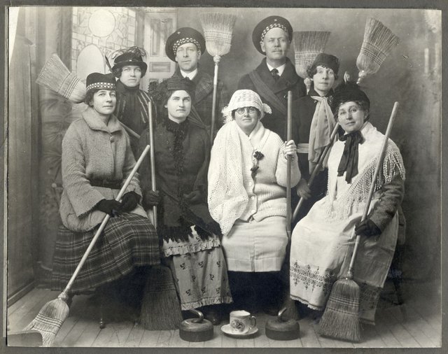 LadiesCurling1920Rest